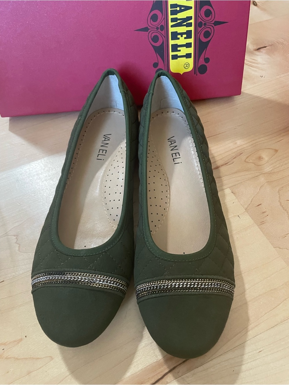 Van Eli Sigrid Ballet Flats Olive Green Suede Quilted Women’s Size 8M New